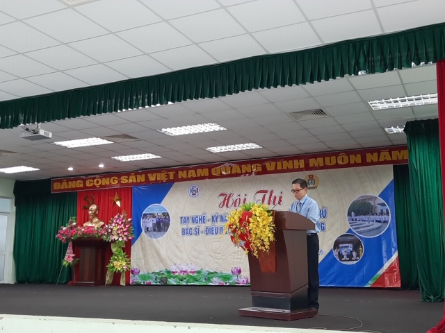 BsCKII Lê Minh Hoàng, Phó Giám đốc, Chủ tịch Công đoàn phát biểu khai mạc BsCKII Lê Minh Hoàng, Phó Giám đốc, Chủ tịch Công đoàn phát biểu khai mạc